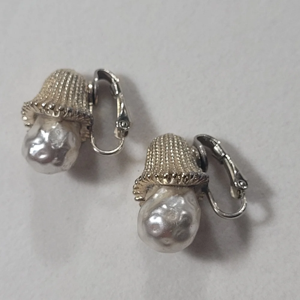 Sarah Coventry Earrings - Picture 3 of 10